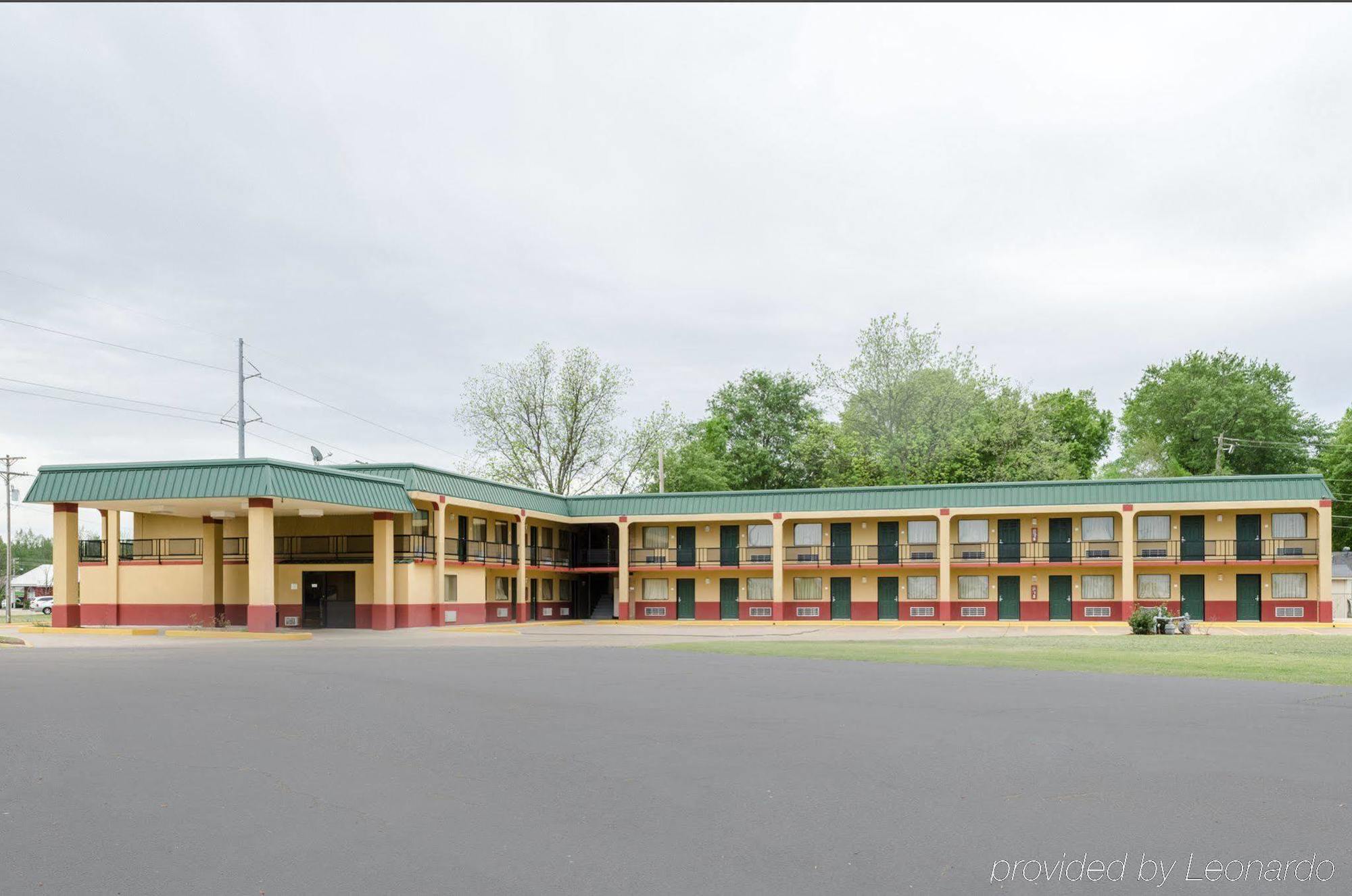 Rodeway Inn Indianola Exterior photo
