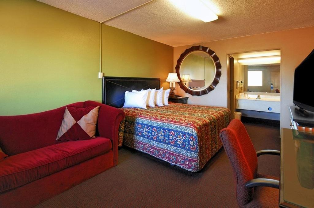Rodeway Inn Indianola Room photo