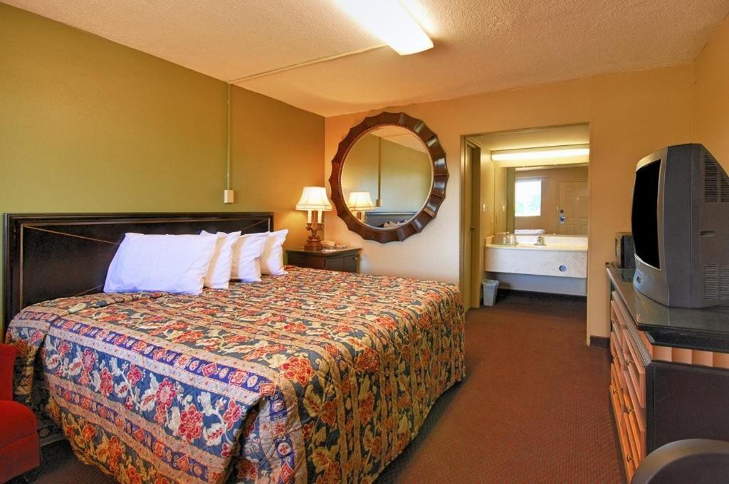 Rodeway Inn Indianola Room photo