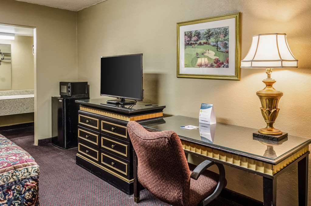 Rodeway Inn Indianola Room photo